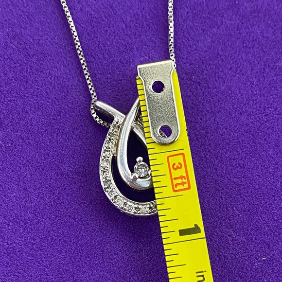 💛 Elegant Sterling Silver Diamond Necklace - Picture 3 of 5